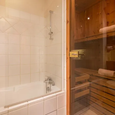 Apartament Le Cristal Gm11 Mountain View, Pool, Private Sauna & Parking - Happy