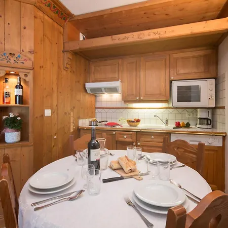 Le Cristal Gm11 Mountain View, Pool, Private Sauna & Parking - Happy *