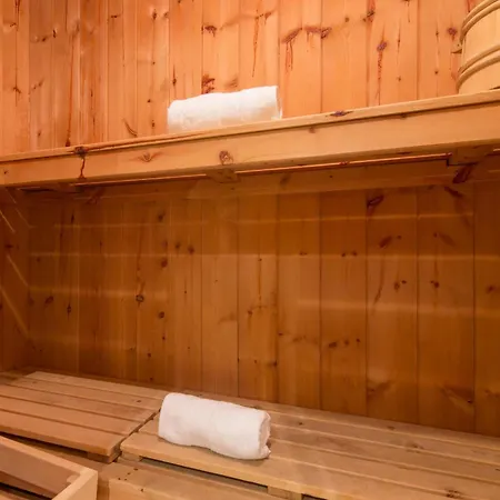 Le Cristal Gm11 Mountain View, Pool, Private Sauna & Parking - Happy