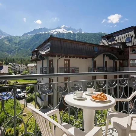 Apartament Le Cristal Gm11 Mountain View, Pool, Private Sauna & Parking - Happy
