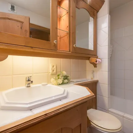 Le Cristal Gm11 Mountain View, Pool, Private Sauna & Parking - Happy Apartament Chamonix