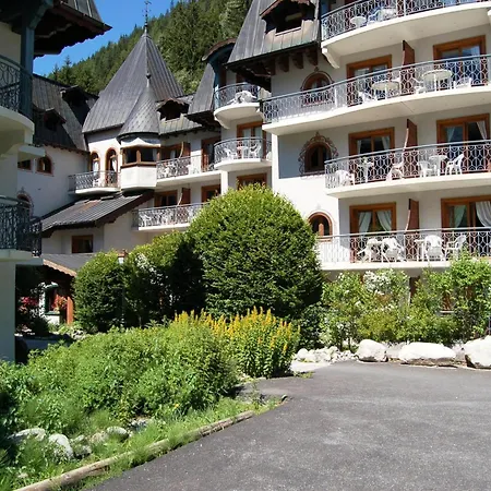 Le Cristal Gm11 Mountain View, Pool, Private Sauna & Parking - Happy *