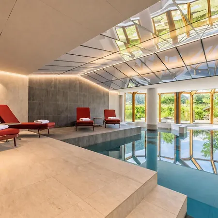 Le Cristal Gm11 Mountain View, Pool, Private Sauna & Parking - Happy