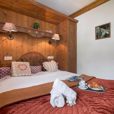 Le Cristal Gm11 Mountain View, Pool, Private Sauna & Parking - Happy Apartament *